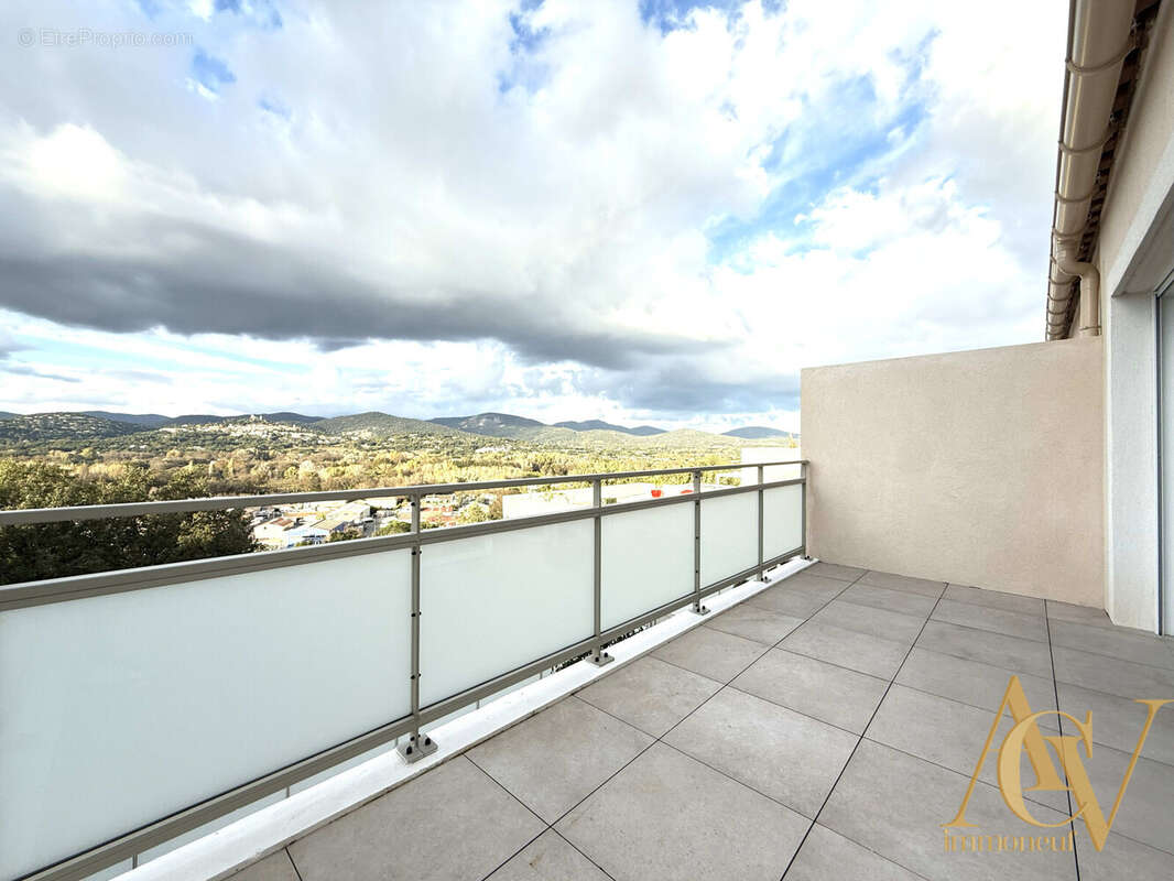 Superbe T3 traversant vue imprenable sur Grimaud 3 - Appartement à COGOLIN