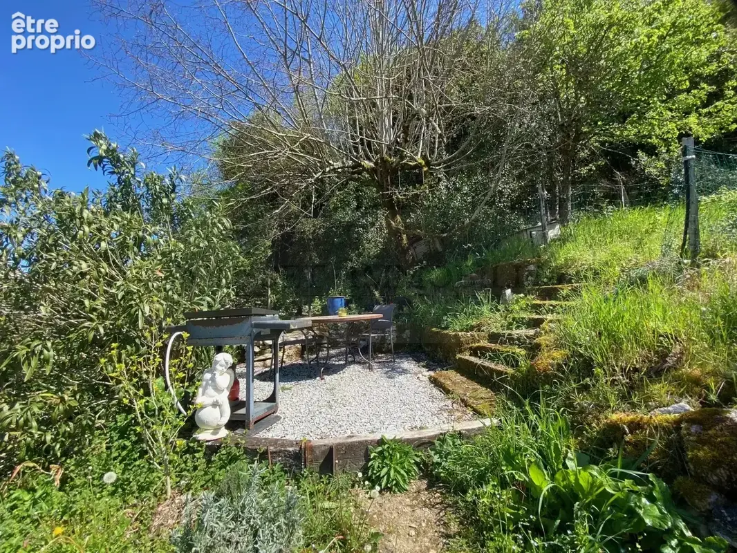 Maison en pierre amenagee sur 2 niveaux avec jardin de       1102 m². - photo 4