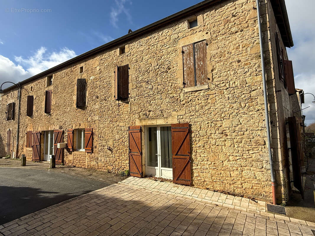 Maison à BLANQUEFORT-SUR-BRIOLANCE