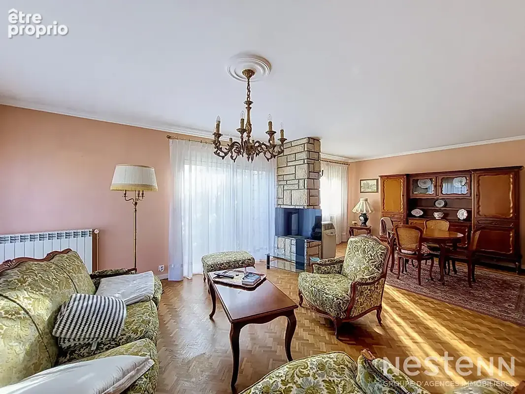 A Vendre Maison de 185 m² avec jardin clôturé dans un quartier résidentiel de Condom. - photo 12