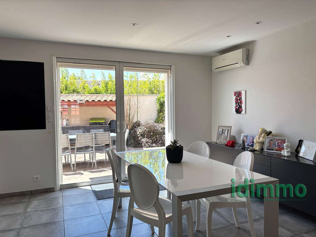 Magnifique ensemble immobilier de 350 m2, avec 2 logements , dans un lieu recherche, avec piscine sur un terra - photo 12