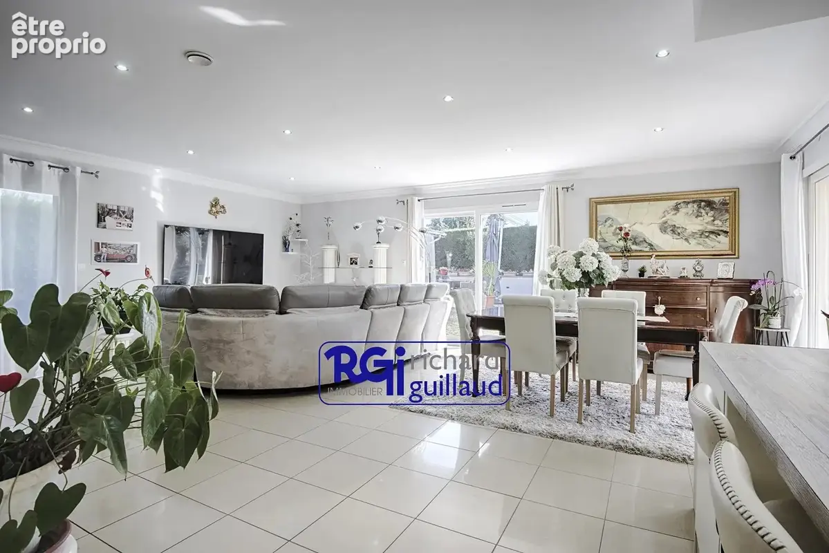 Maison plain-pied 133 m², 4 ch. Garage + Terrain clos de 1 065 m² - photo 3