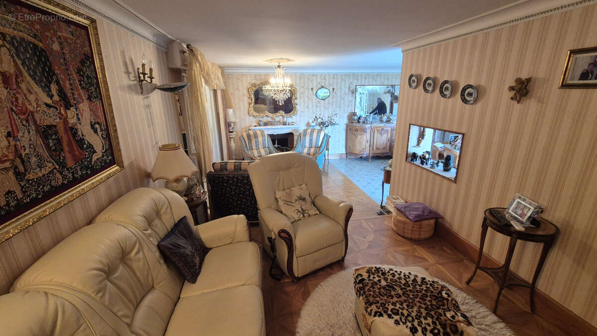 Maison à NEUVILLE-LES-LOEUILLY