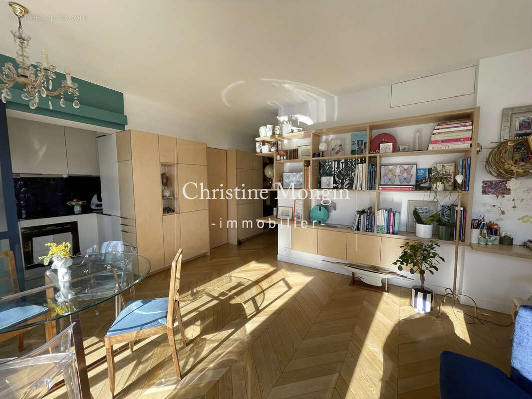 Appartement à NEUILLY-SUR-SEINE