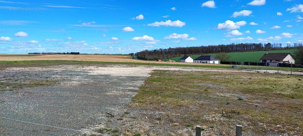 Terrain à SAINT-CAPRAIS