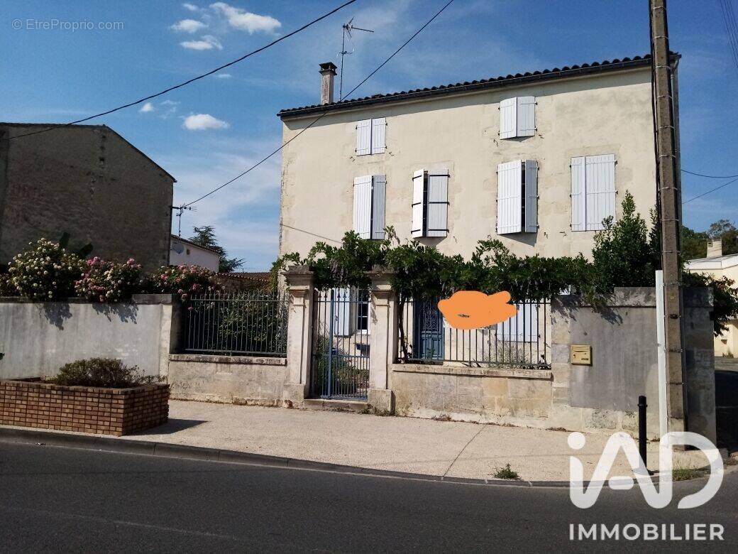 Photo 1 - Maison à SURGERES