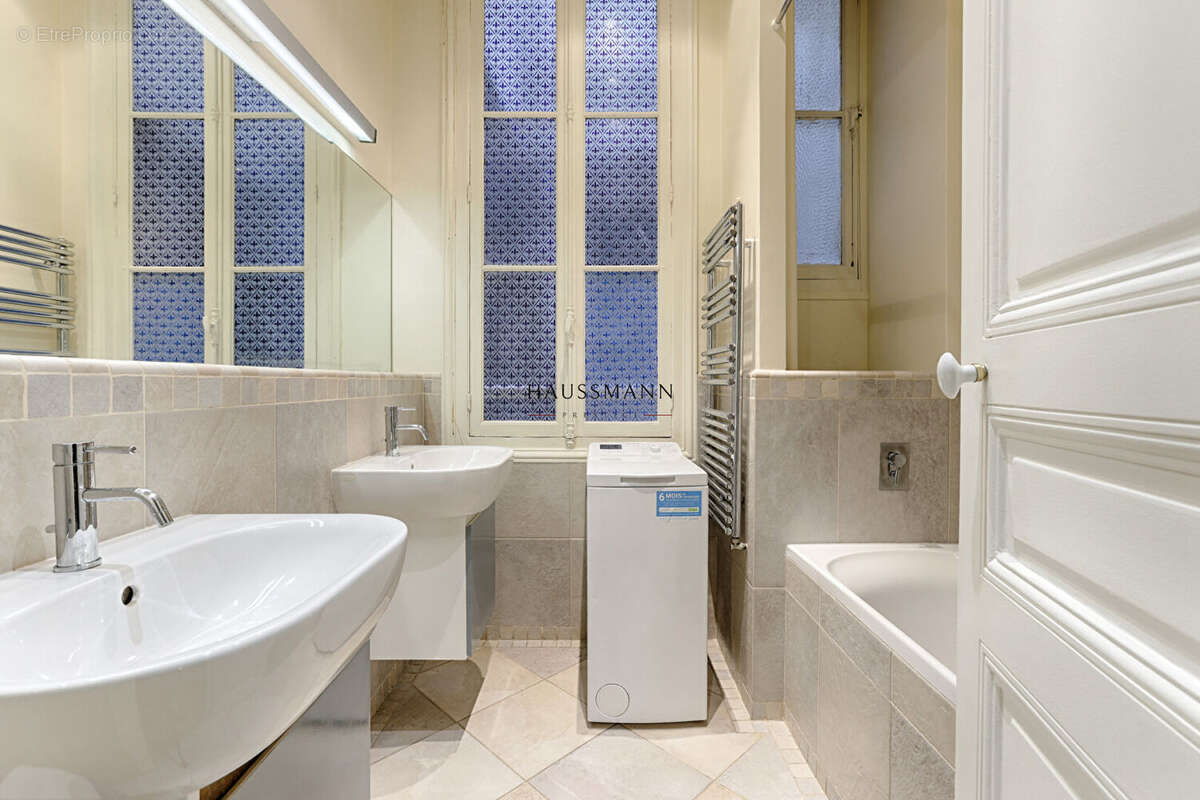 Appartement à PARIS-8E