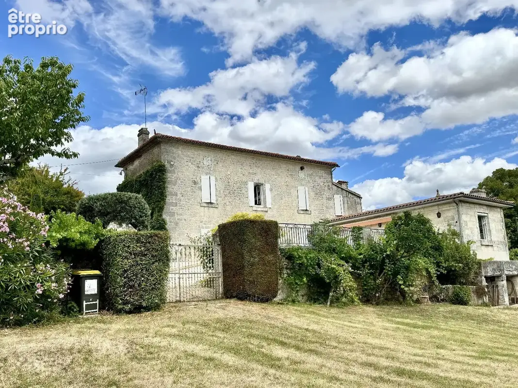 Ensemble immobilier de caractère avec vue panoramique  sud Angoulême - photo 4