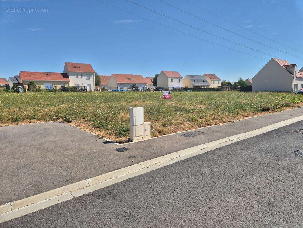 Terrain Courville Sur Eure 640 m2 - photo 3