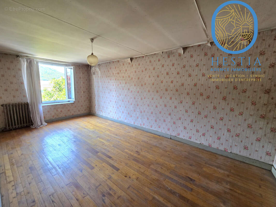 Beaucroissant, maison ancienne avec jardin - photo 10