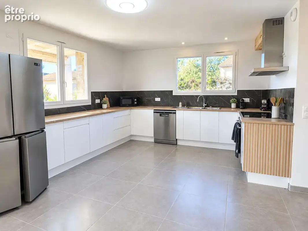 Maison rénovée 235 m² - 8 chambres - Terrain constructible 2 040 m² - Garage - Chomérac - photo 5