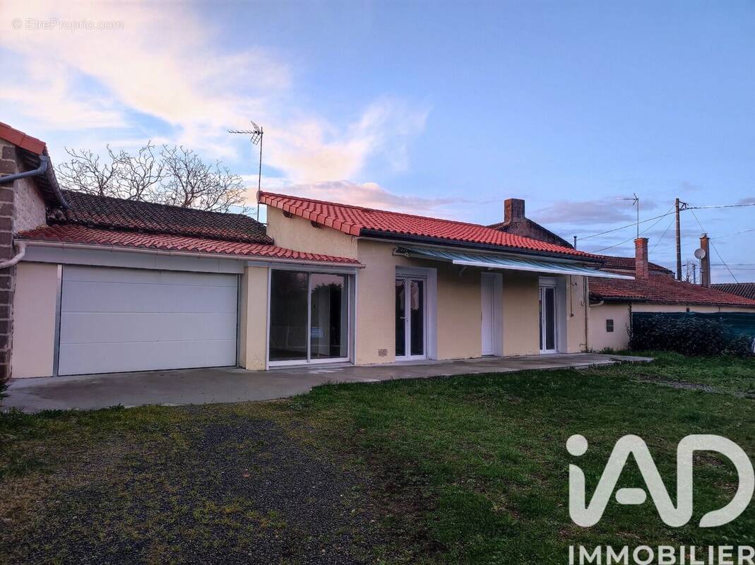 Photo 1 - Maison à ANGLIERS