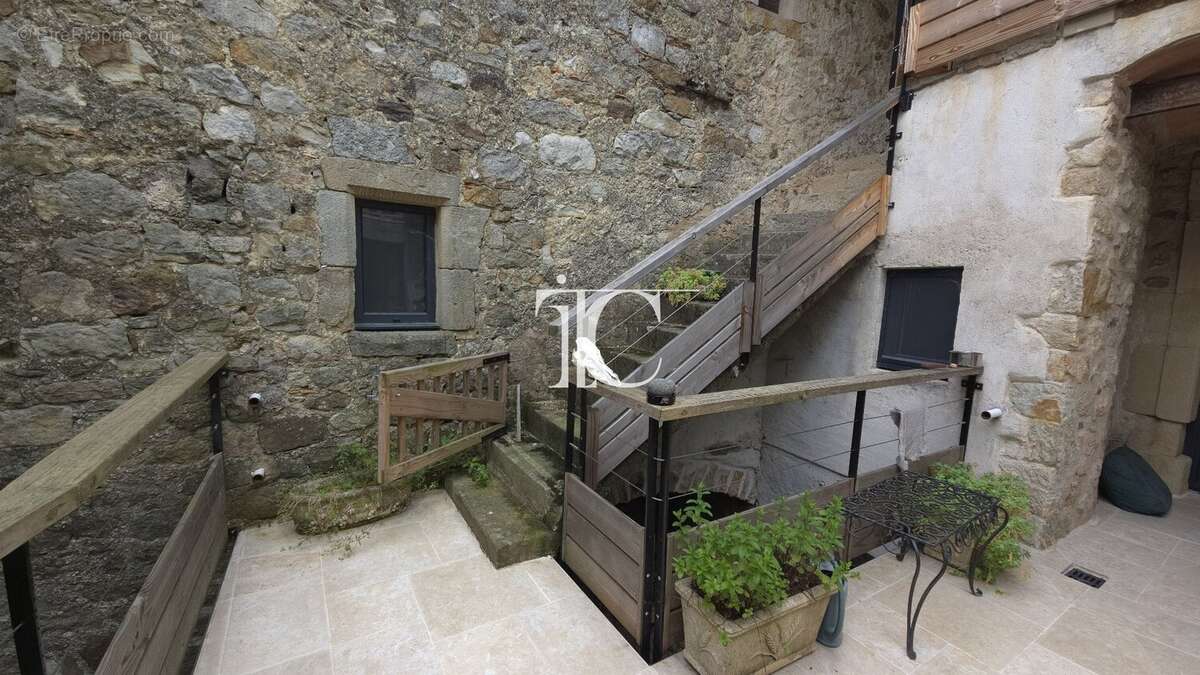 Maison à SAINT-PAUL-LE-JEUNE