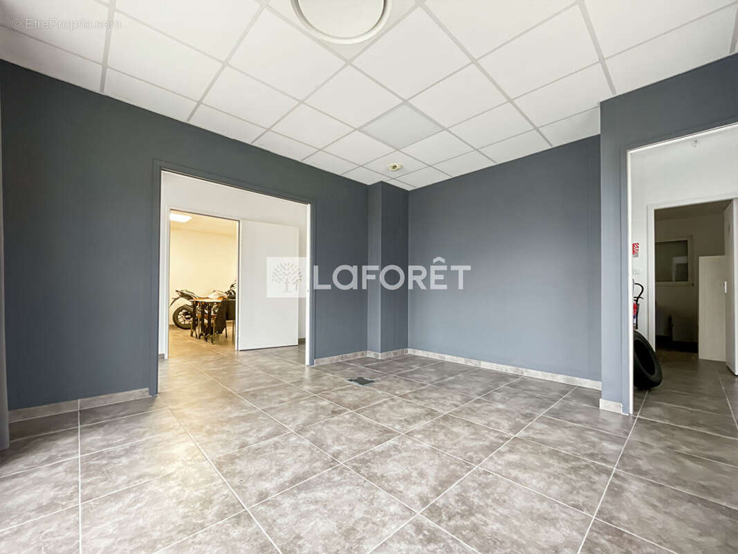 Local commercial Beaupreau En Mauges 85 m2 - photo 4