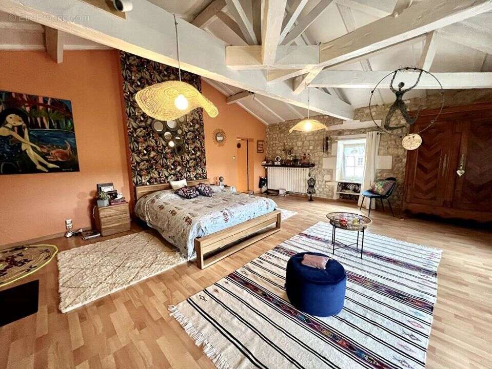 Maison à LA GRIPPERIE-SAINT-SYMPHORIEN