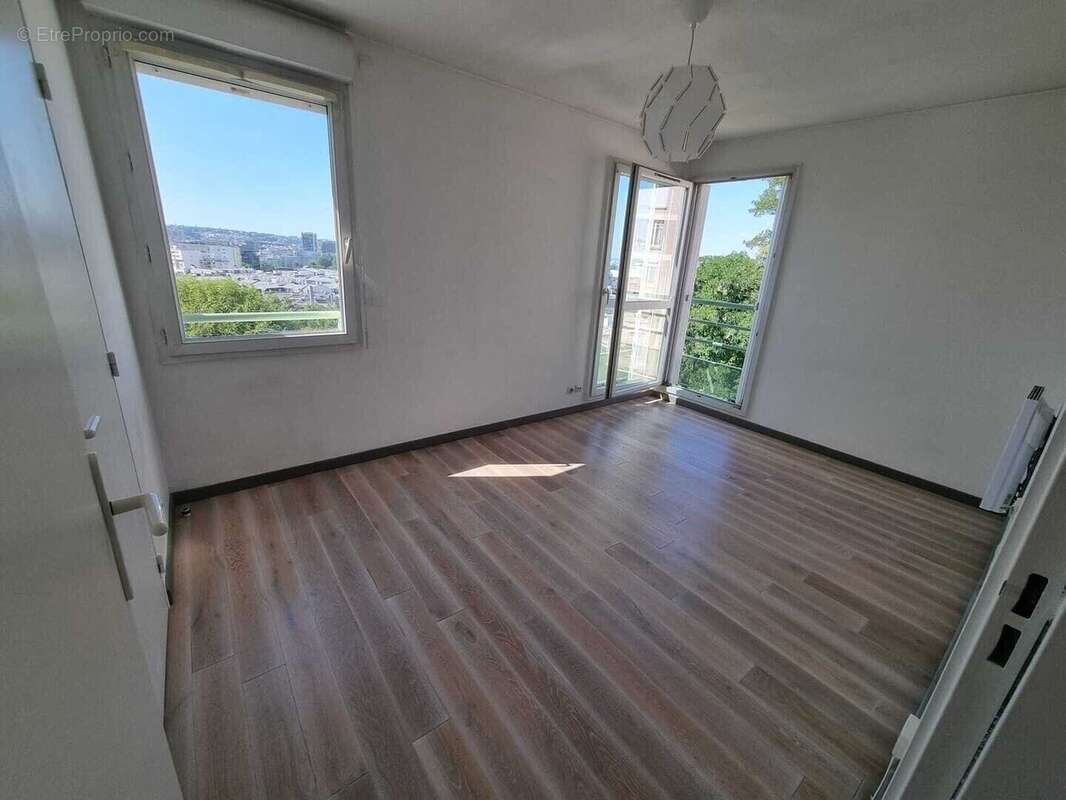 Appartement à ISSY-LES-MOULINEAUX