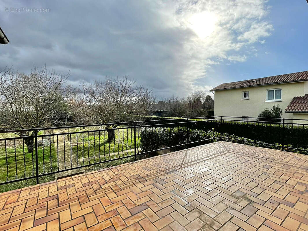 Maison à TASSIN-LA-DEMI-LUNE