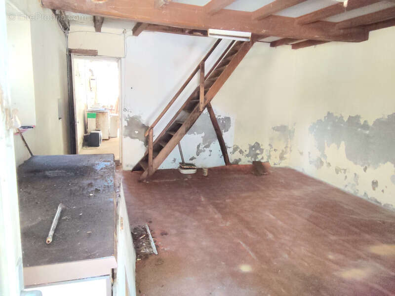 Maison à vendre 4 pièces 94m2 à rénover GEMOZAC (17) - photo 2