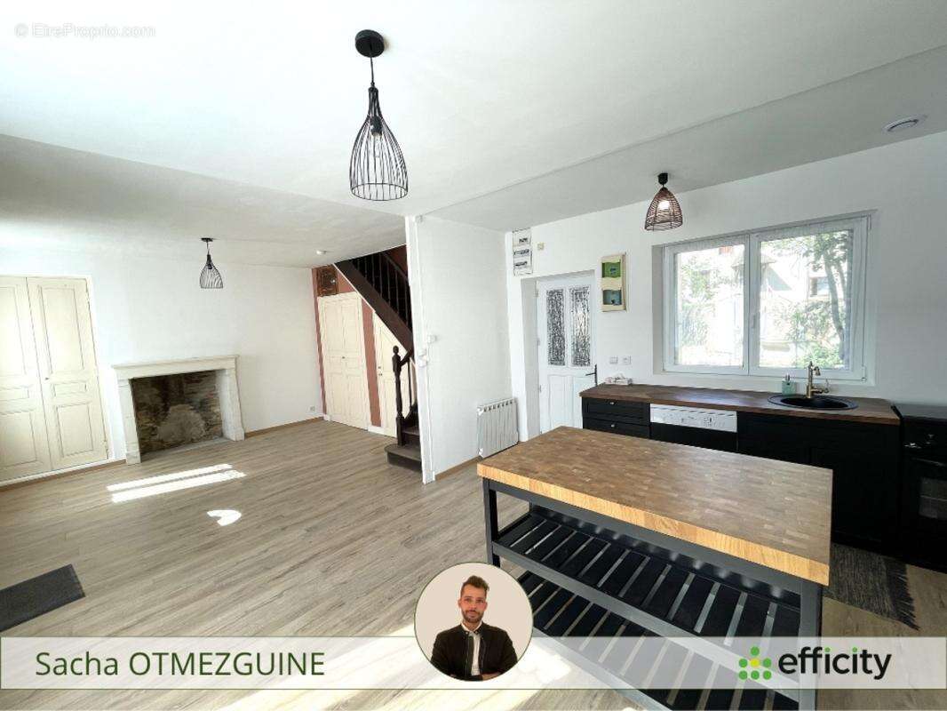 Maison à YZEURES-SUR-CREUSE