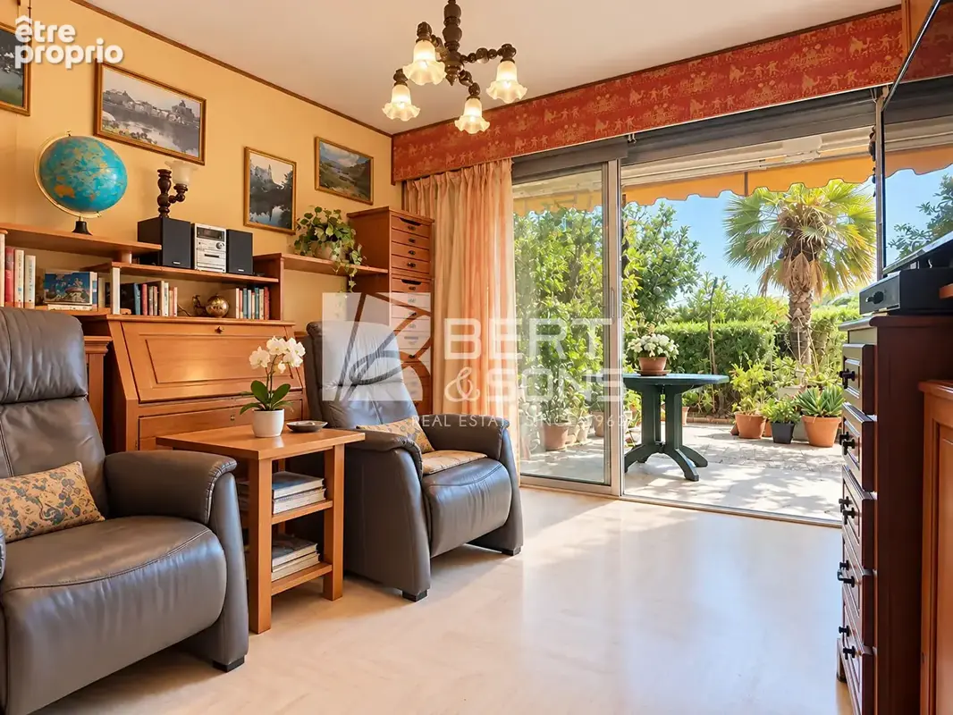 Mandelieu cannes marina - beau studio  alcove - grande terrasse avec parking exterieur residence piscine gardien - photo 4