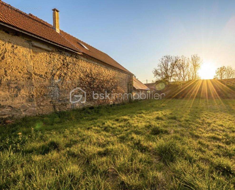 Maison à CHARBONNIERES-LES-VIEILLES