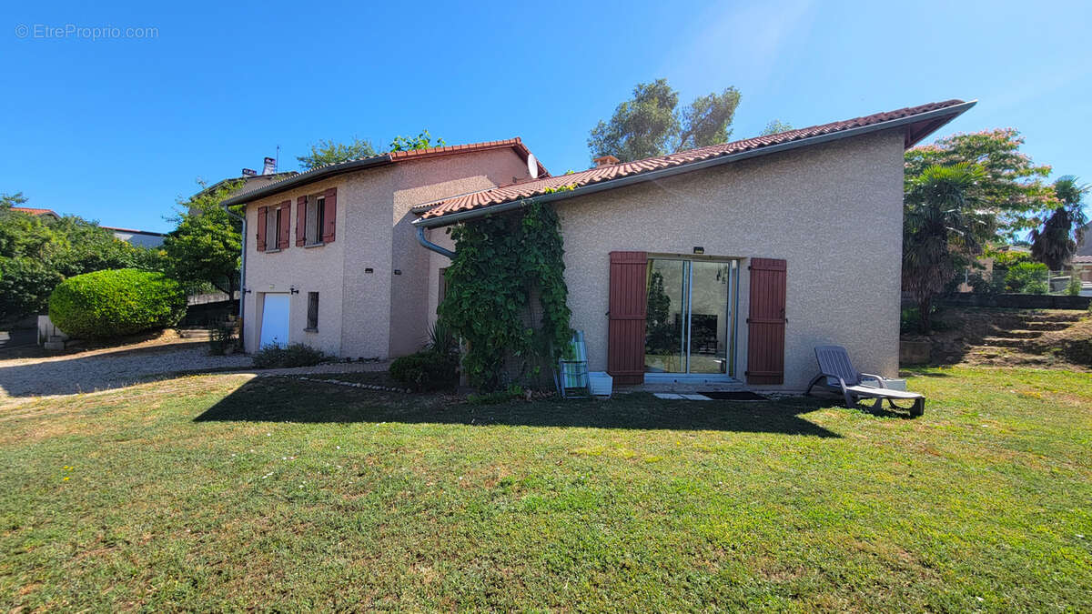 Maison à MONTANAY