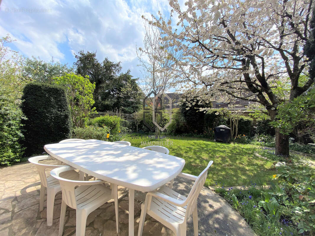 Maison à CHENNEVIERES-SUR-MARNE
