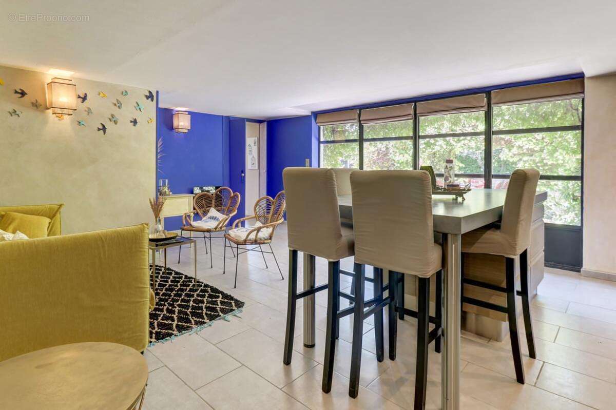Maison à LA ROQUETTE-SUR-VAR