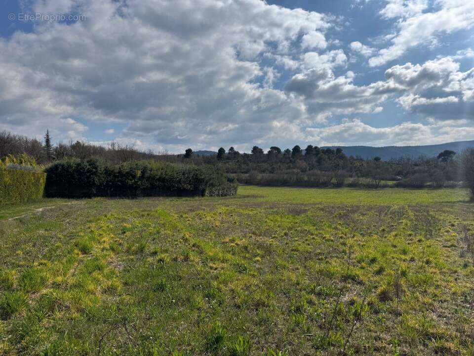 Terrain 1700 m² à Cereste  - photo 2