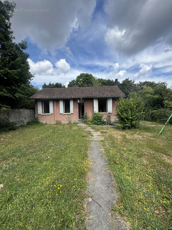 Ensemble immobilier à LIMOGES comprenant deux maisons (une louée et une vide) sur une belle parcelle de 840 m2. - photo 3