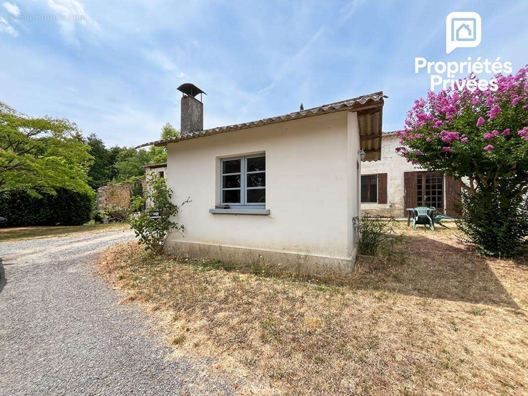 Maison à vendre à Orignolles, 161 m² habitables, dépendances, grand terrain de plus de 3 000 m² - photo 3