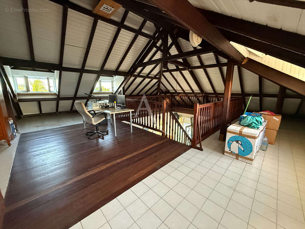 Maison au calme à Saint-François Fort potentiel locatif - photo 8