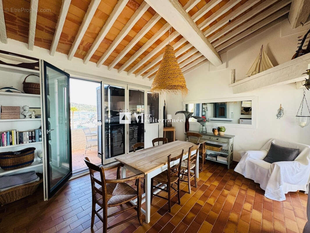 Appartement à COGOLIN