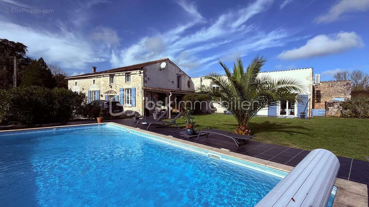 Maison charentaise et son gite avec piscine - photo 3