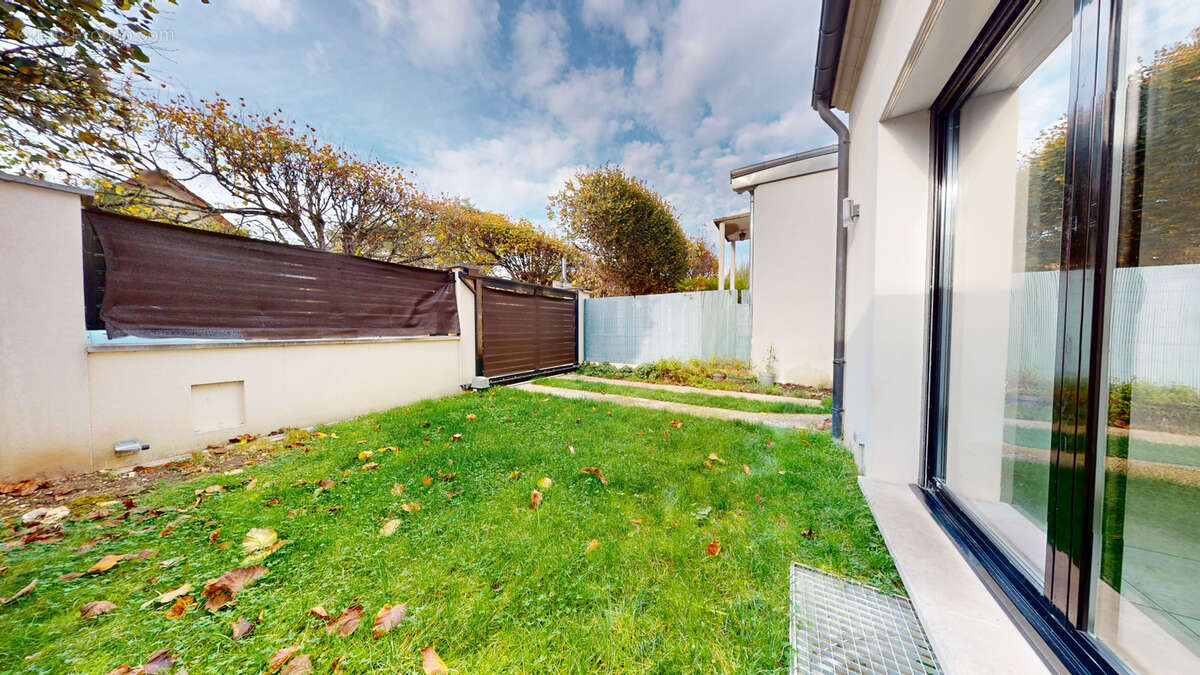 Maison à SARTROUVILLE