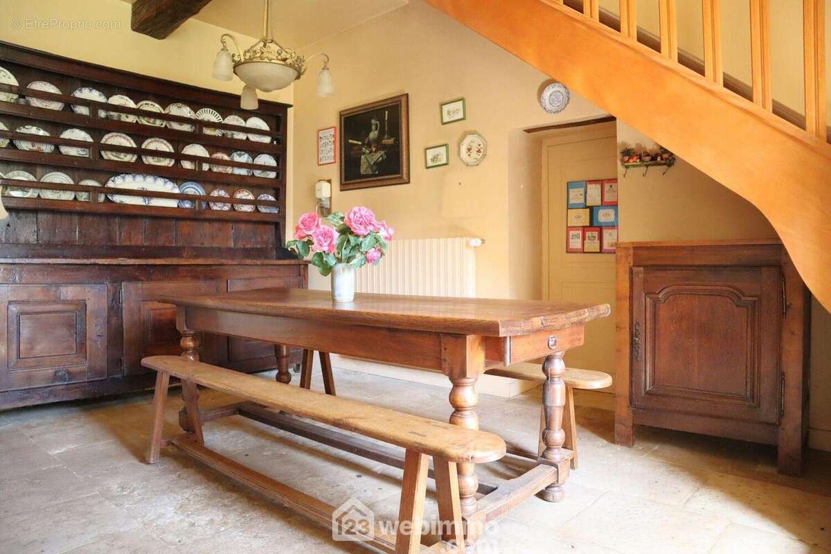 Avec cellier attenant. - Maison à VALDIVIENNE
