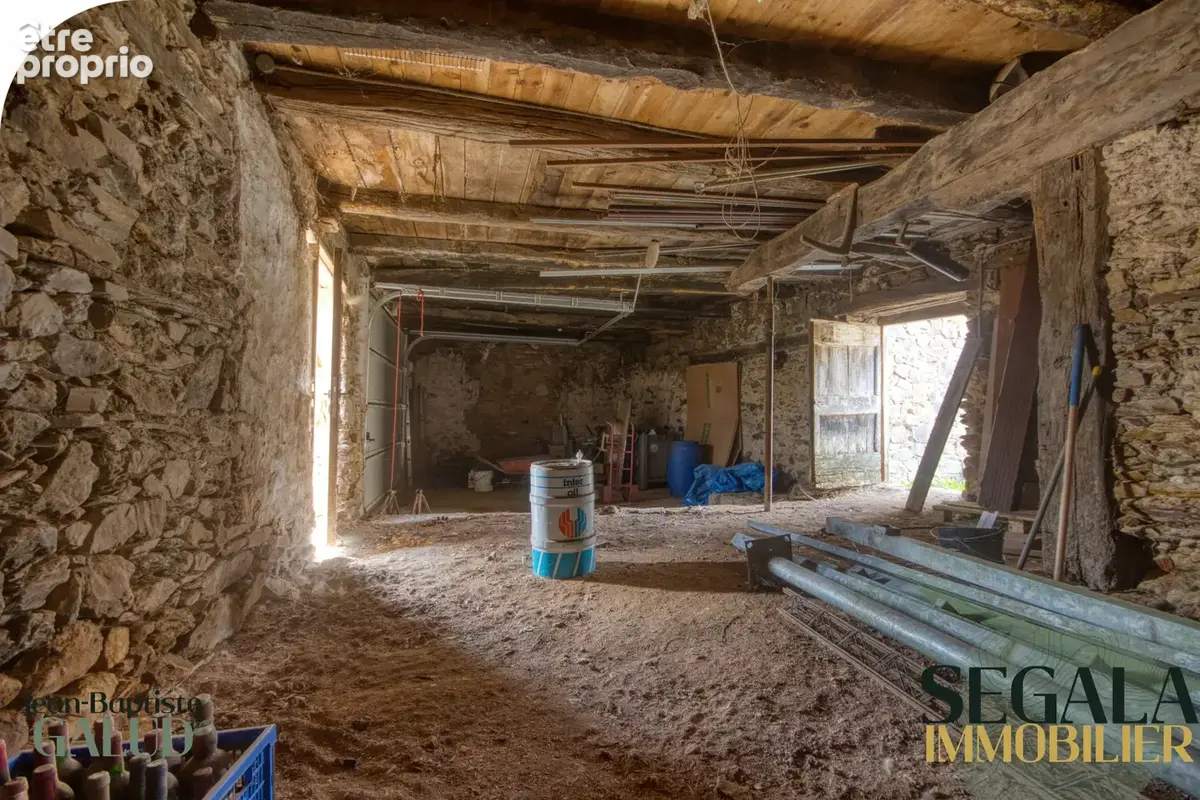 Maison à rénover   250 m2 au sol, cour et jardin constructible - photo 6
