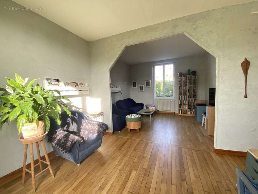 Maison à BEAUNE-LA-ROLANDE