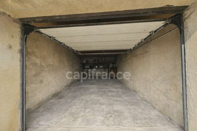 Parking à MOUCHARD
