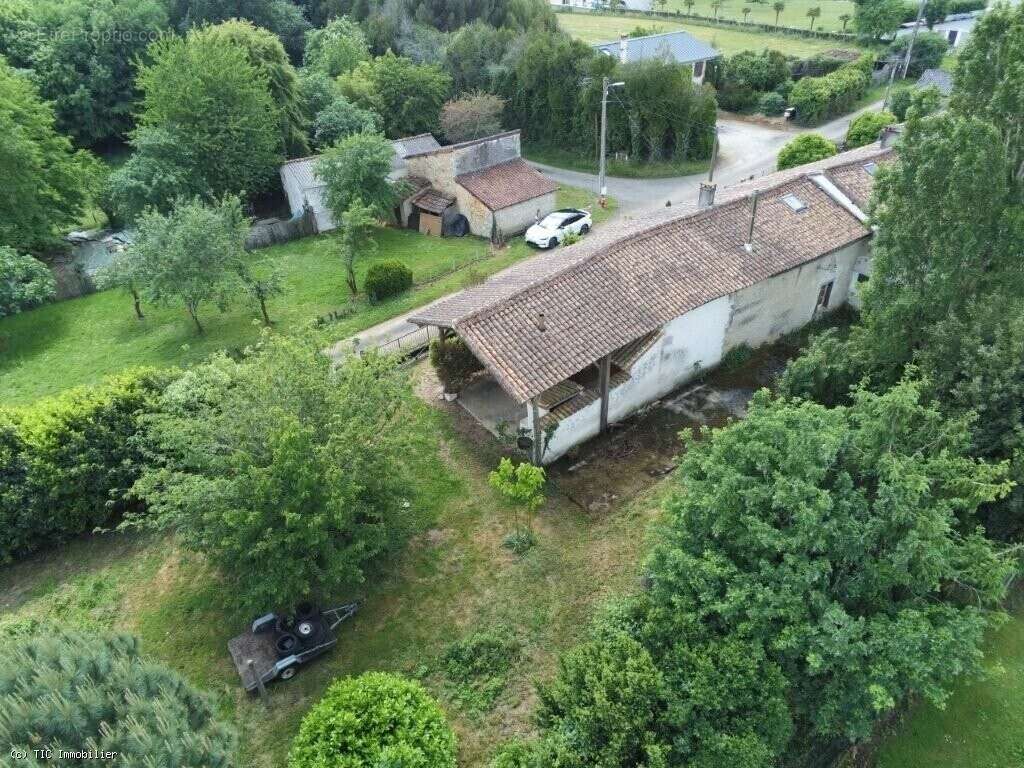 Maison à RUFFEC