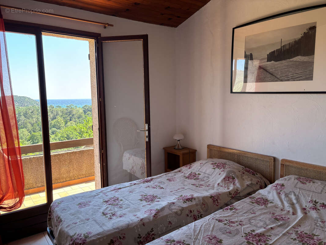 Villa avec piscine et vue panoramique sur la mer et les montagnes environnantes proche de la plage de la Testa - photo 13