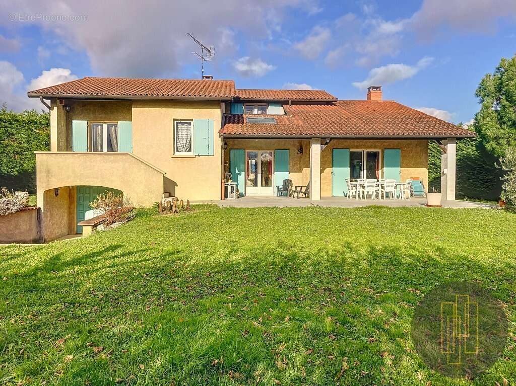 Maison 4 chambres avec dependances - photo 12