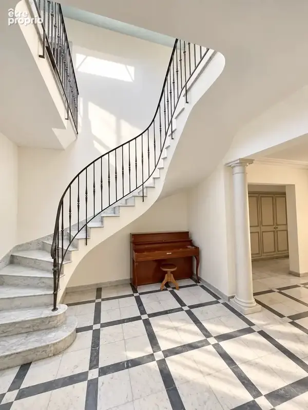  Belle demeure de 350 m² habitable – Proche Clinique Clémenville– Terrain de 1 000 m² avec piscine - photo 8