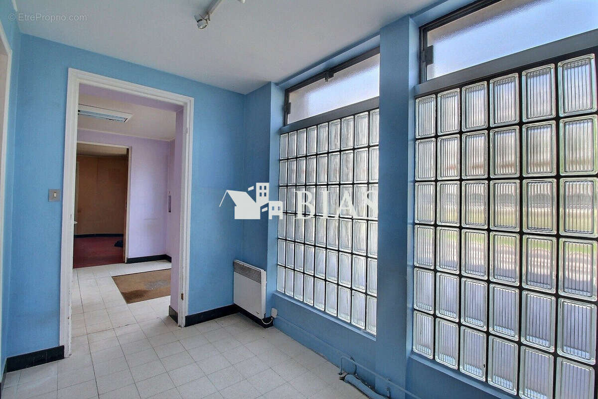 Commerce 285 m² à Le Petit-Quevilly  - photo 6