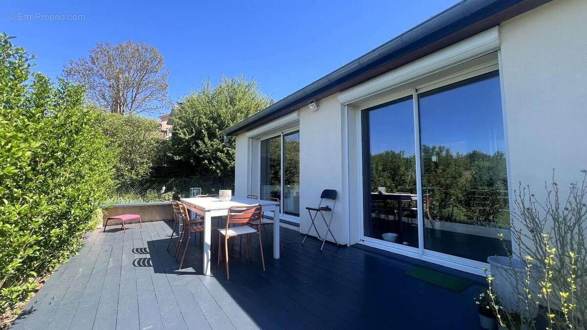 Maison 135 m² à La Tour-De-Salvagny  - photo 3