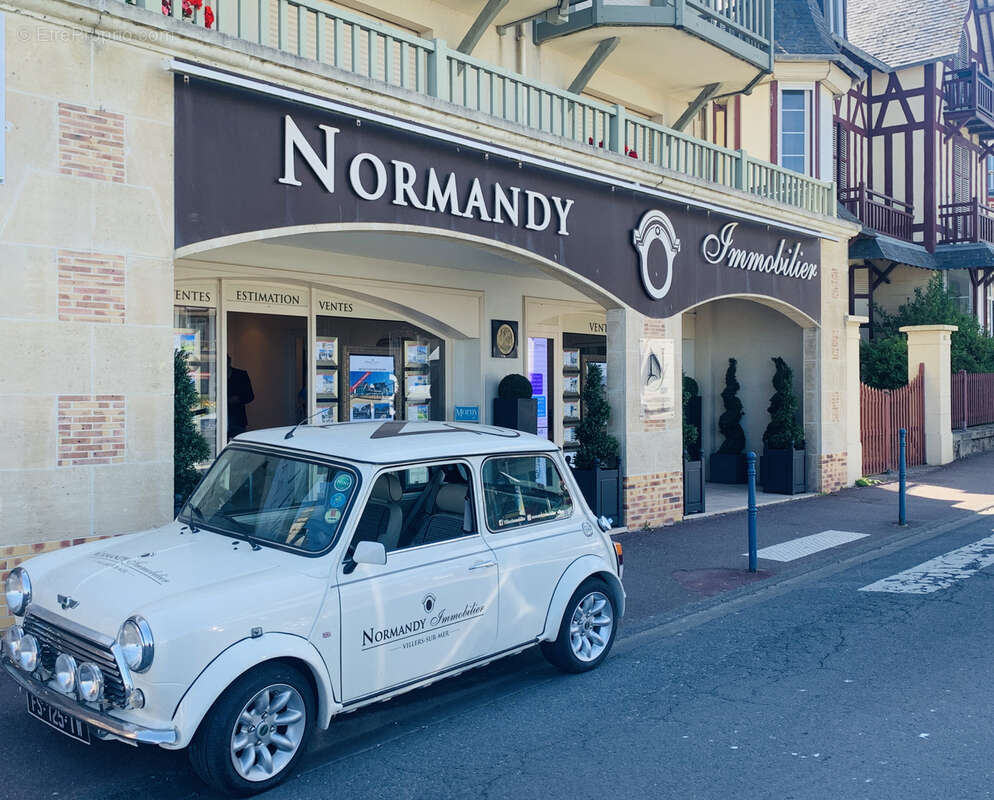 Parking à VILLERS-SUR-MER