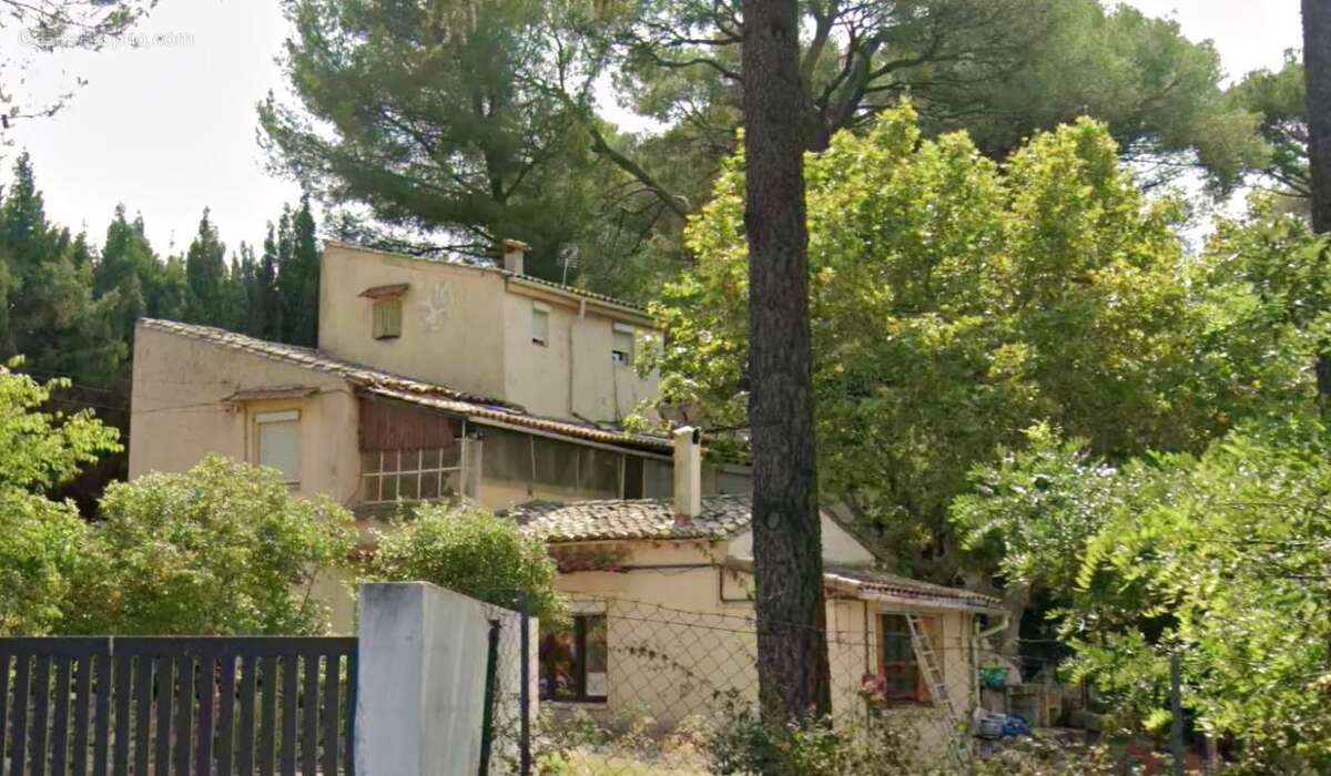 Maison T5 de 190 m² A RENOVER SUR 1640 m² de terrain - photo 3
