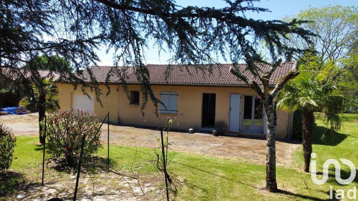 Photo 2 - Maison à ROUZEDE