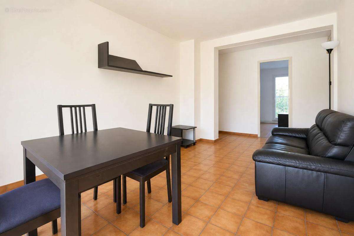 Appartement à FRESNES