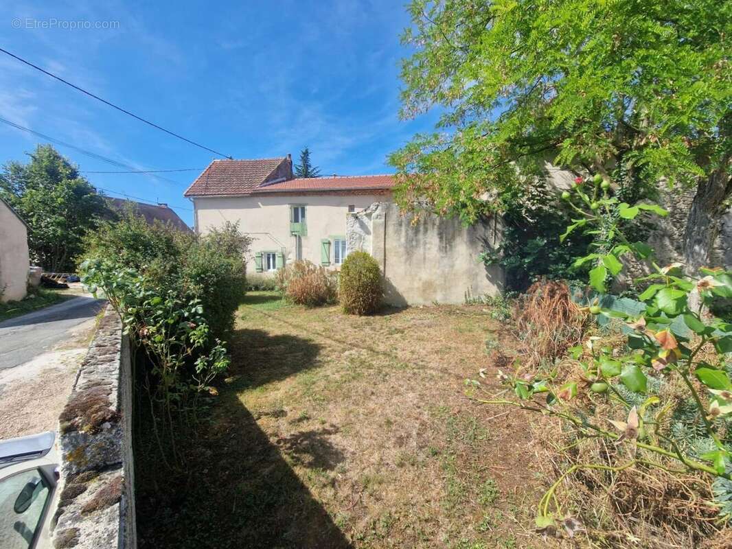 Maison 121 m² à Valignat  - photo 2